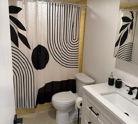 4th image of 205 SE 11th Ter APT 405