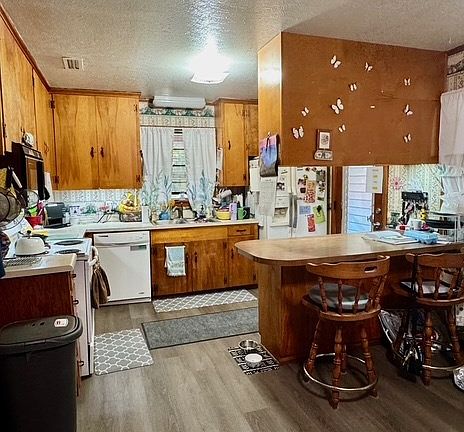 11th image of 505 E Hart Ave