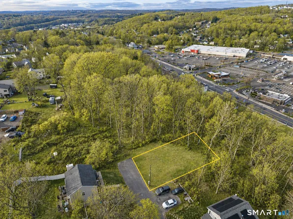 Lonsdale Street, Waterbury, CT 06701