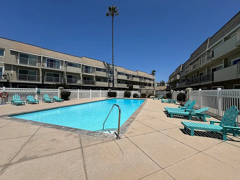 390 E Surfside Dr — Photo 32