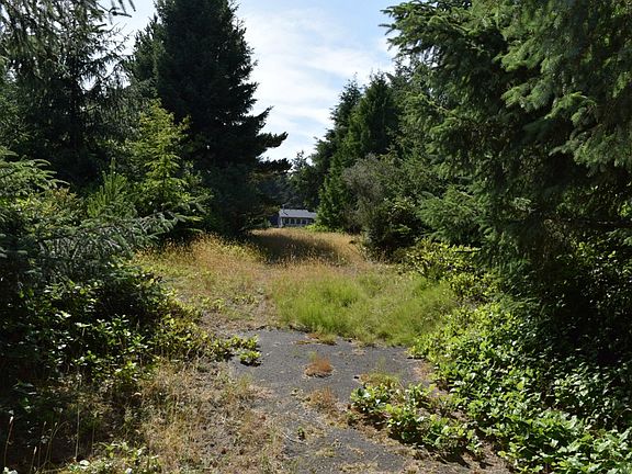 4th image of 240 Overlake St NE