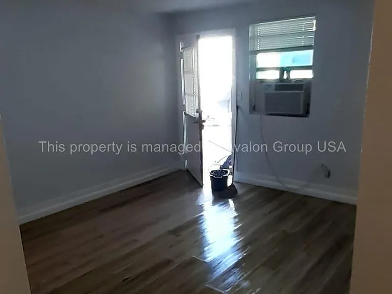 610 W 18th St #1 — Photo 11