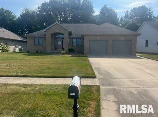 2208 Dubsdread Dr, Springfield, IL 62711