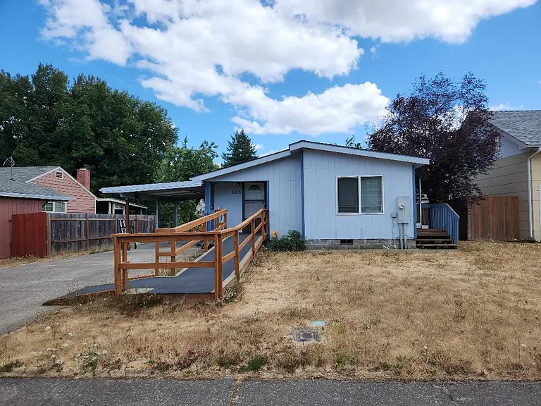 1125 2nd Ave — Photo 1