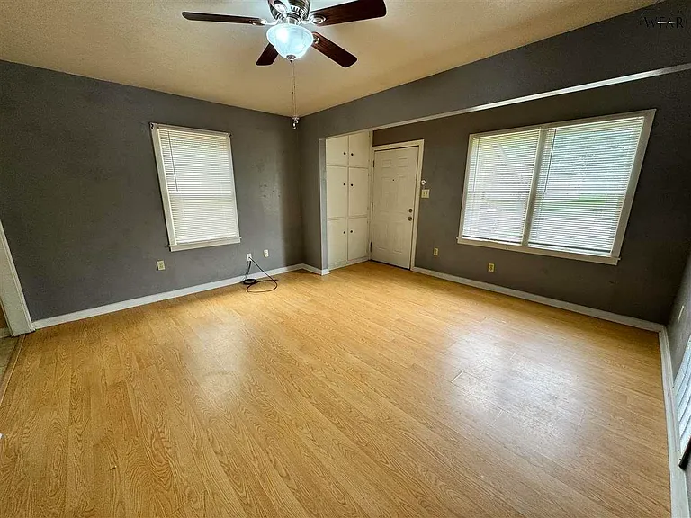 2841 Featherston Ave — Photo 2