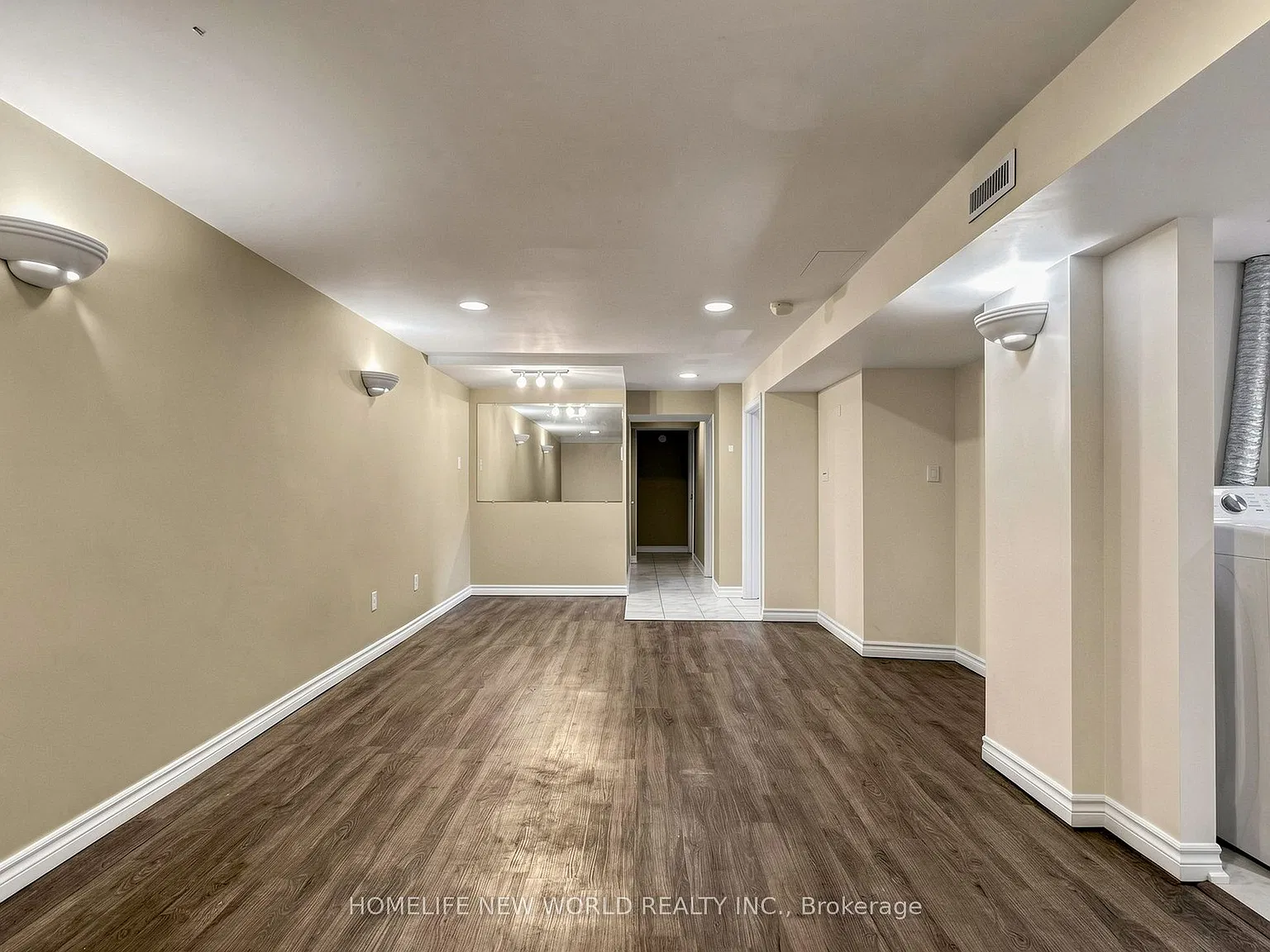 65 Walter Ave — Photo 4