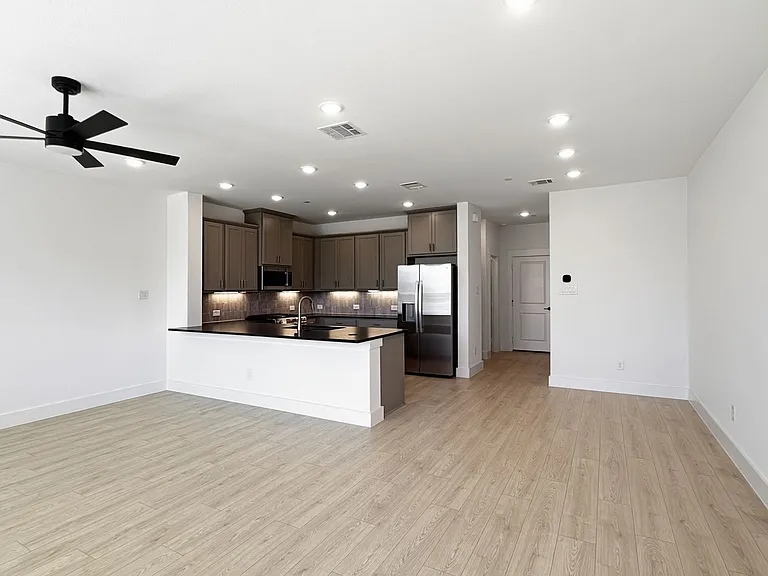 2525 Brunswick Way — Photo 2