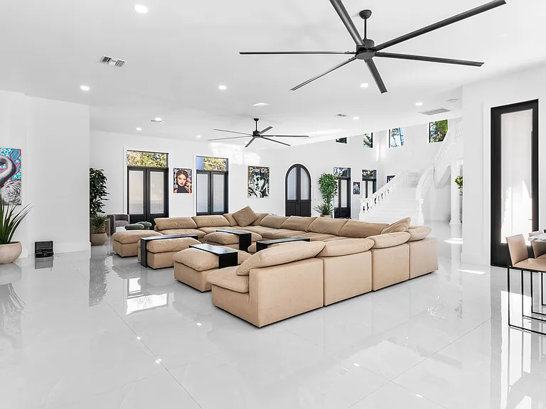 W San Miguel St — Photo 10