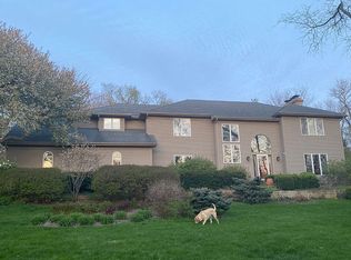 18475 Deer Hill Rd, Pleasant Valley, IA 52767