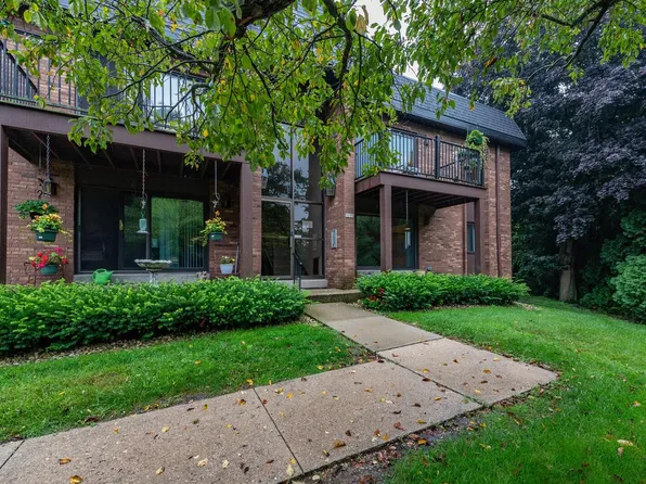 5155 South Root River PARKWAY #1, Greenfield, WI 53228