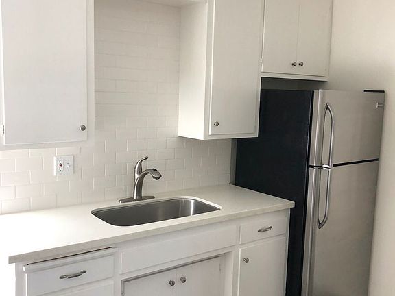 3rd image of 48 Broadmoor Plz APT 9