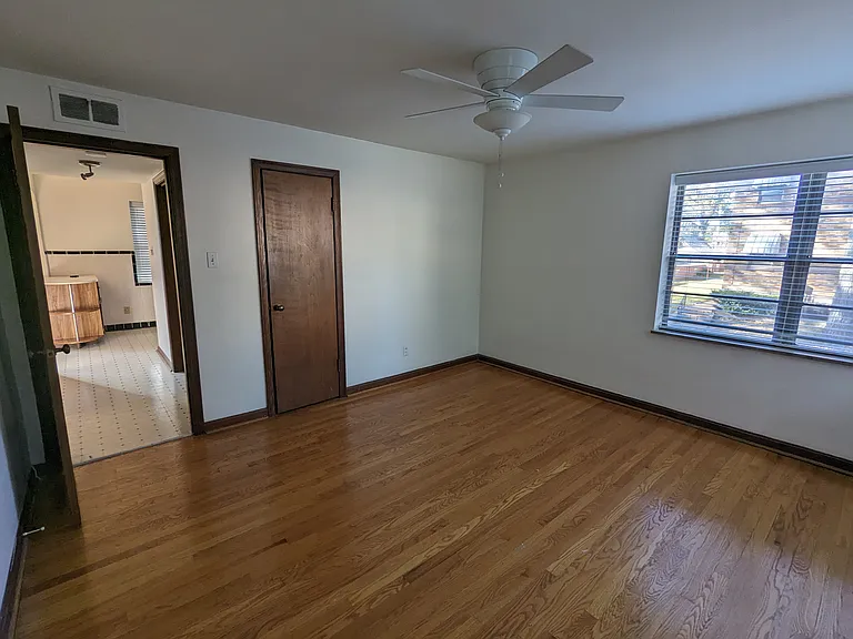 5301 Jamieson Ave #C — Photo 15