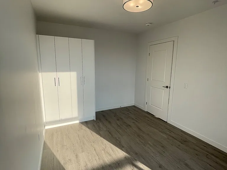 181 King St S #1009 — Photo 13