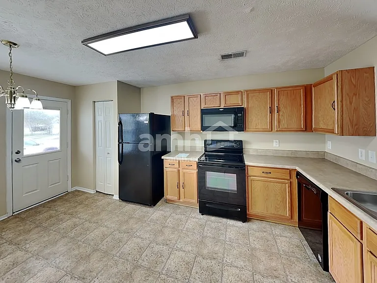 5000 Hancock Cir — Photo 3