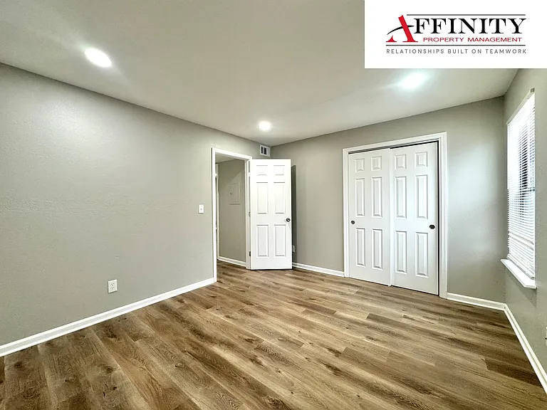 805 NW Mock Ave #D — Photo 12