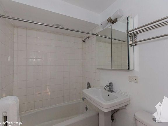 3rd image of 611 W Arlington Pl #1713