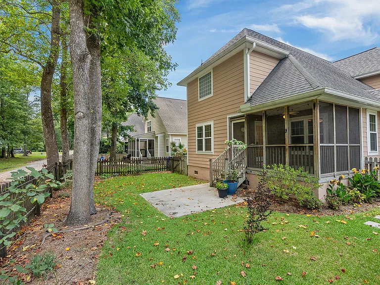 669 Fair Spring Dr — Photo 40