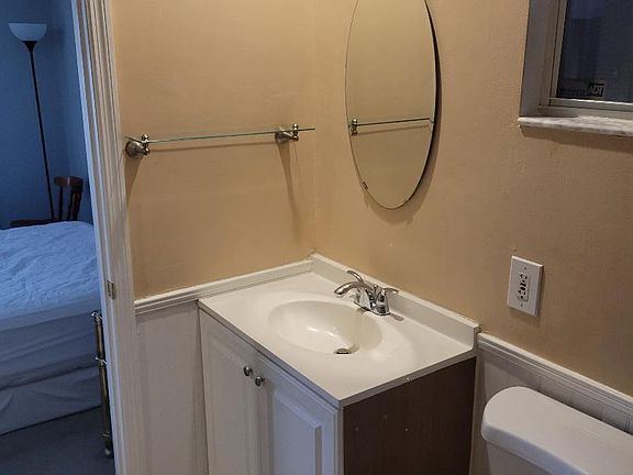 5th image of 158 NE 31st St