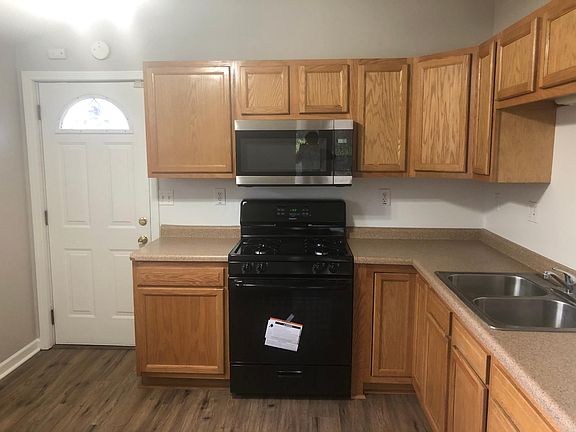 2nd image of 1730 Queens Ct