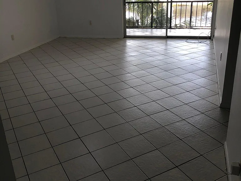 866 SW 9th Street Cir #205 — Photo 5