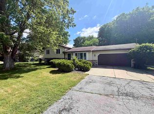 4132 Meadowbrook Dr, Freeland, MI 48623