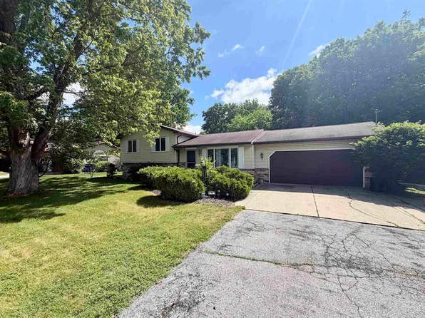 4132 Meadowbrook Dr, Freeland, MI 48623