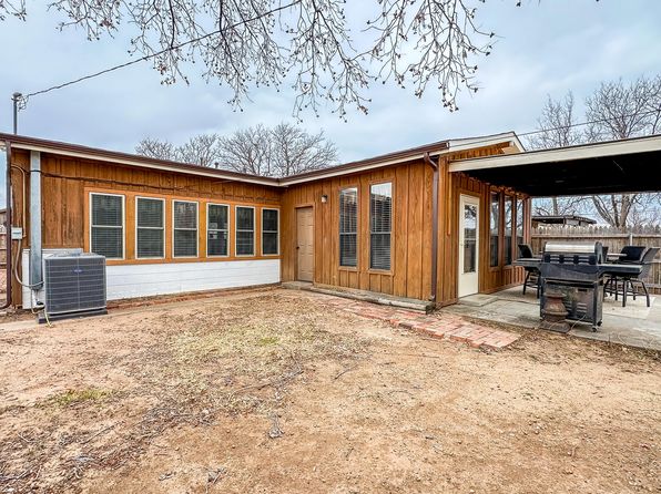 1003 S Ridgeland Ave, Fritch, TX 79036