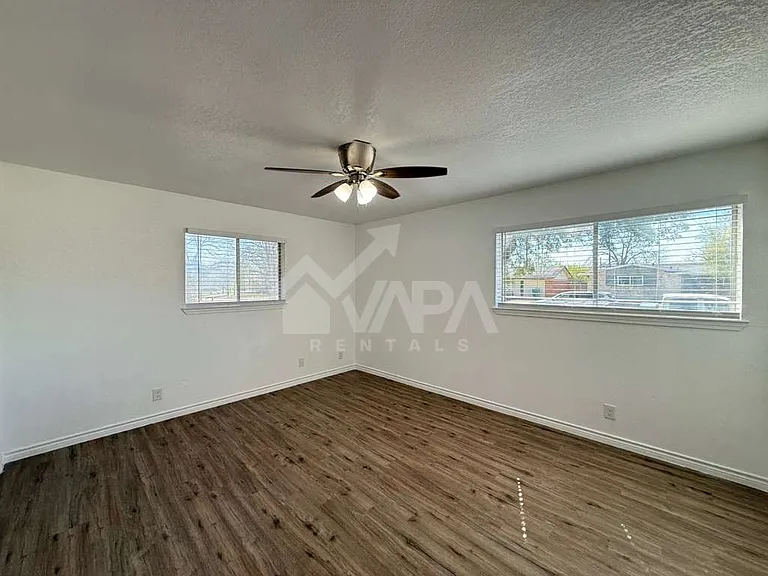 317 E Lindbergh Blvd — Photo 9