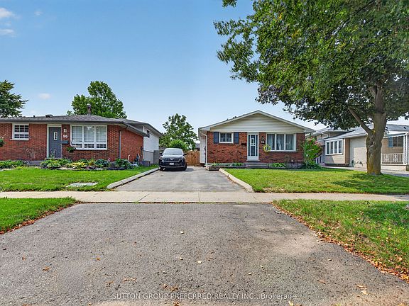 2nd image of 98 Surrey Cres