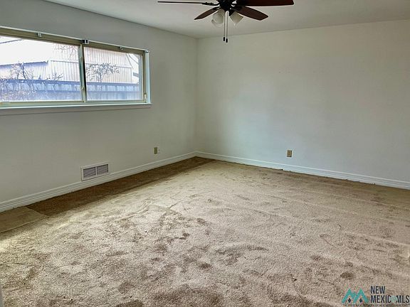 4th image of 718 W Avenue B