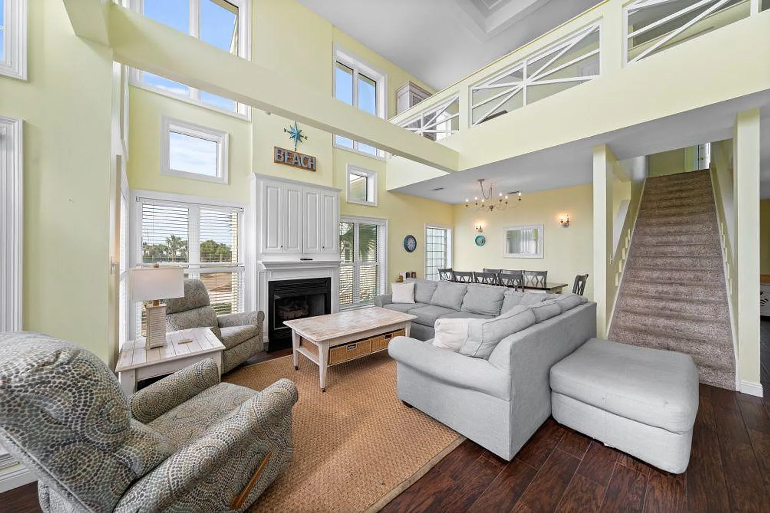 6 bed, 5.0 bath, 3207 sqft, $13,114 — Photo 2