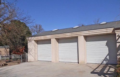 4th image of 8805 Carmelita Ave