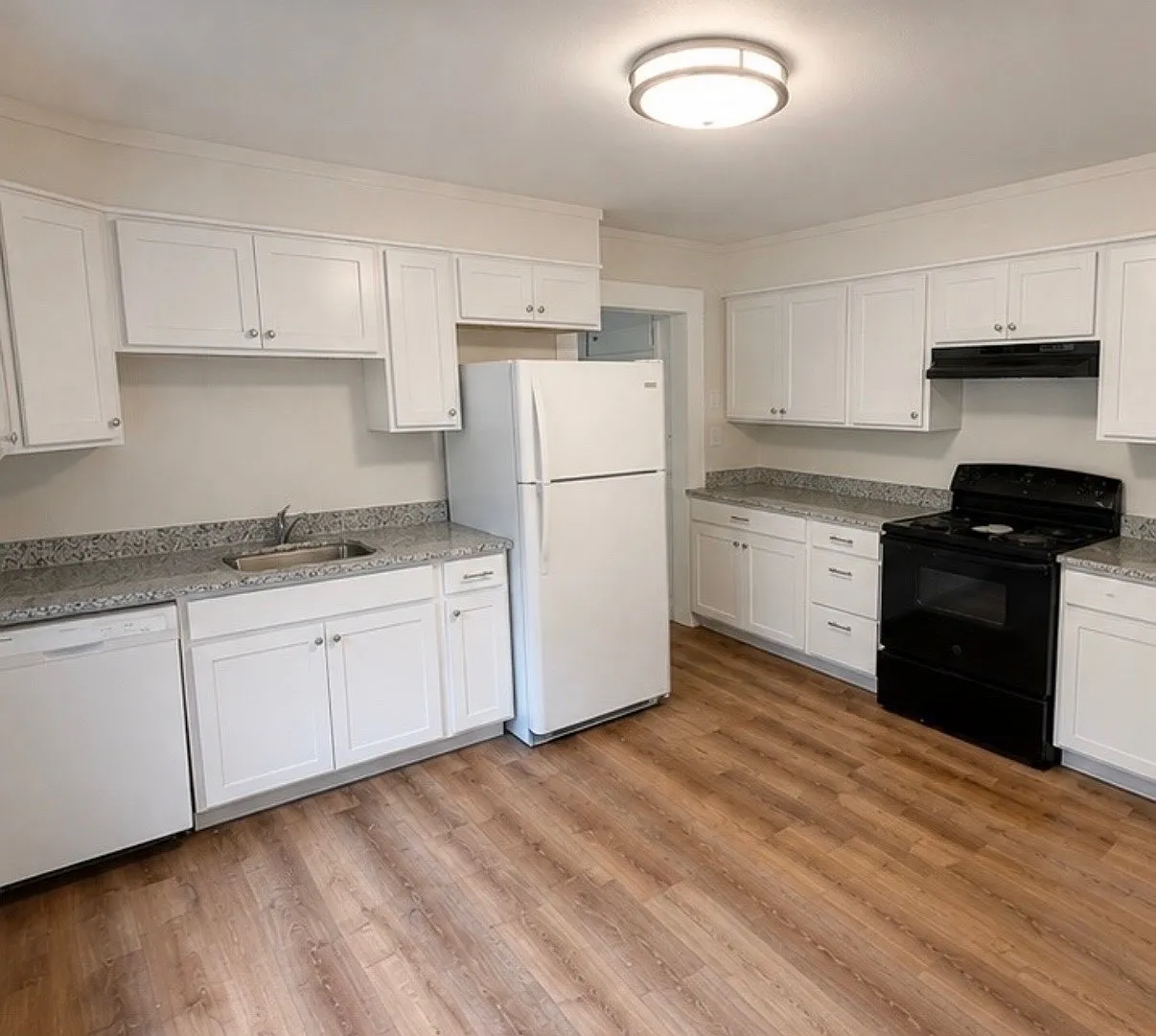 3 bed, 1250 sqft, $1,595 — Photo 1