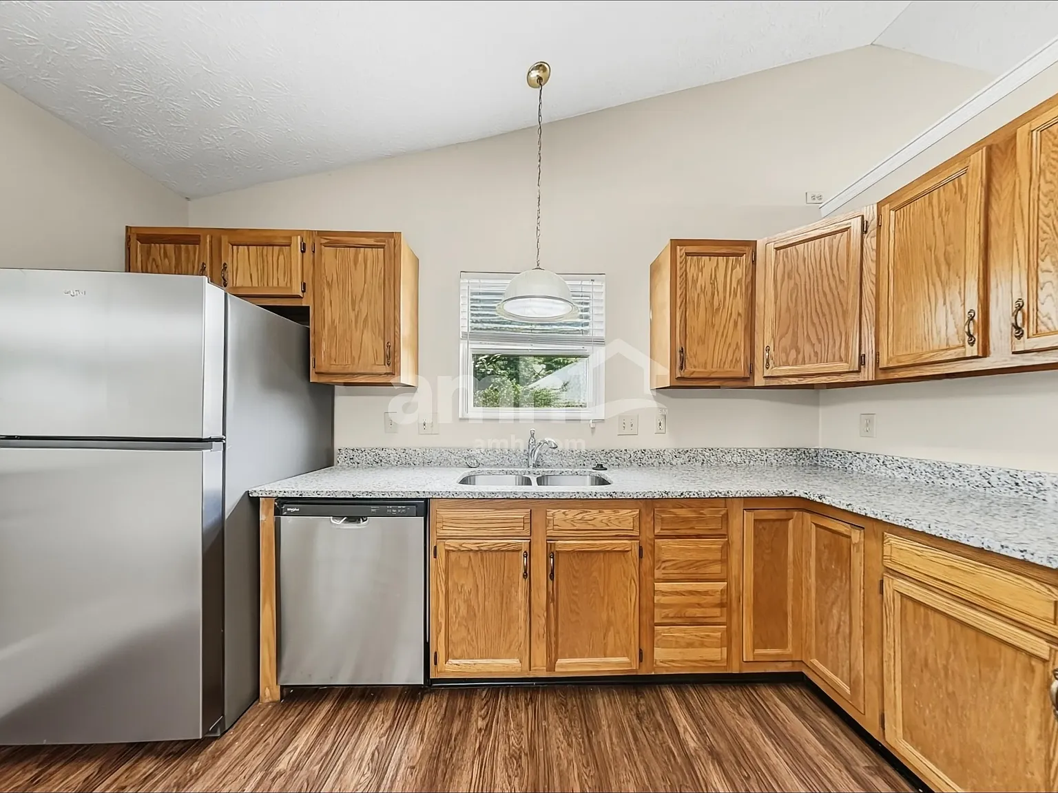 3 bed, 2.0 bath, 1570 sqft, $2,180 — Photo 3