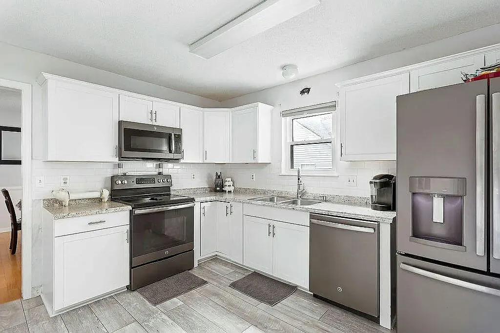129 Ashton Drive — Photo 2