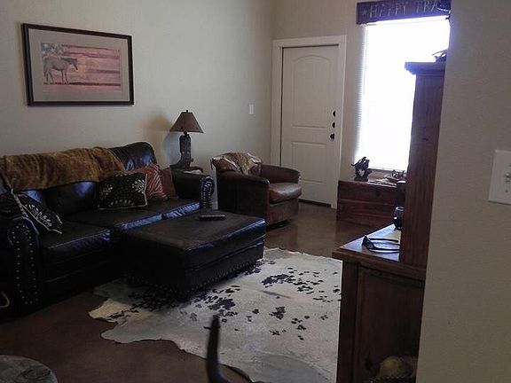 3rd image of 1237 Ervendberg Ave