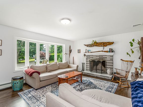 3rd image of 108 Colonese Rd