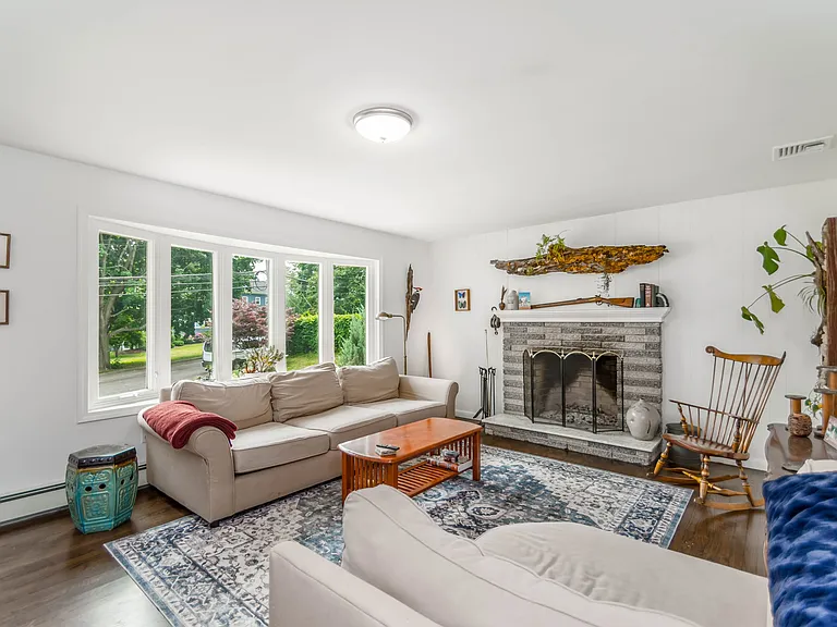 108 Colonese Rd — Photo 3