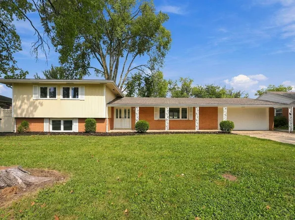 2304 W Cambridge Dr, Muncie, IN 47304