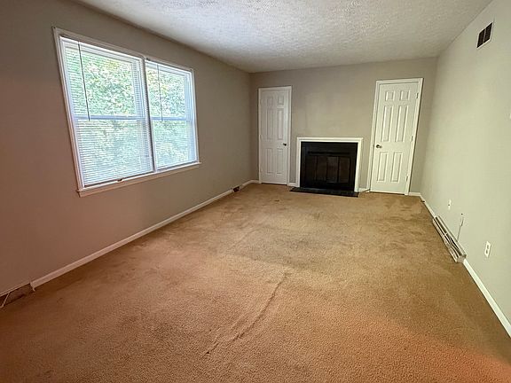 5th image of 245 Iris Ln