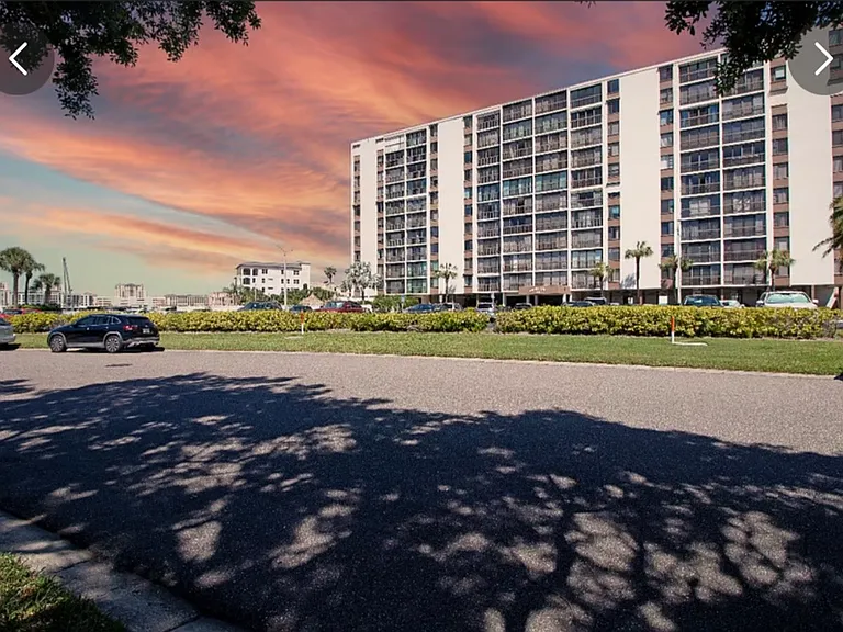 255 Dolphin Point #Penthouse 2 — Photo 32