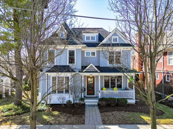 335 Grant Ct, Libertyville, IL 60048