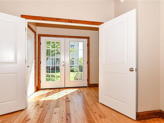 4th image of 449 McAdoo Ave
