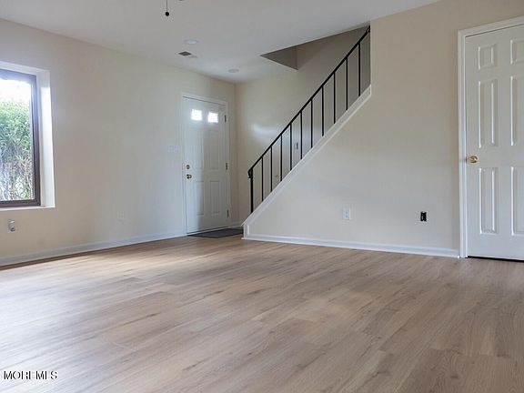 2nd image of 52 Creek Rd