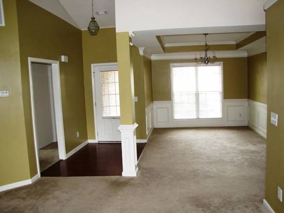 Hardwood Foyer/Dining Rm!