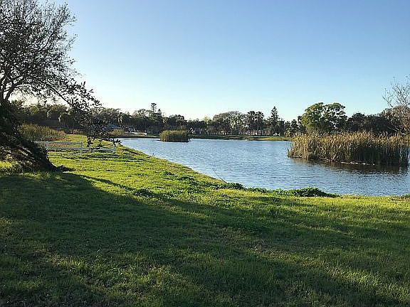 Public park/lake 