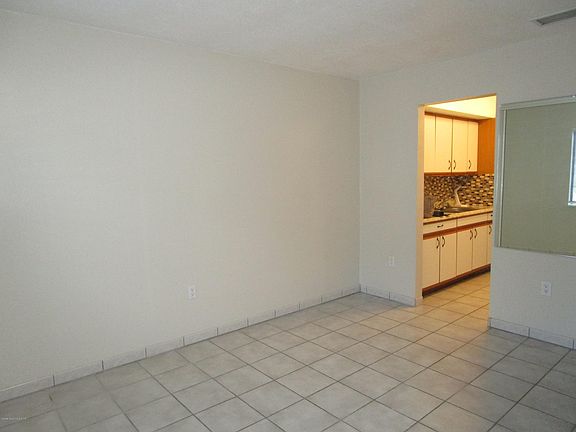 3rd image of 4018 Mount Vernon Ave #4018