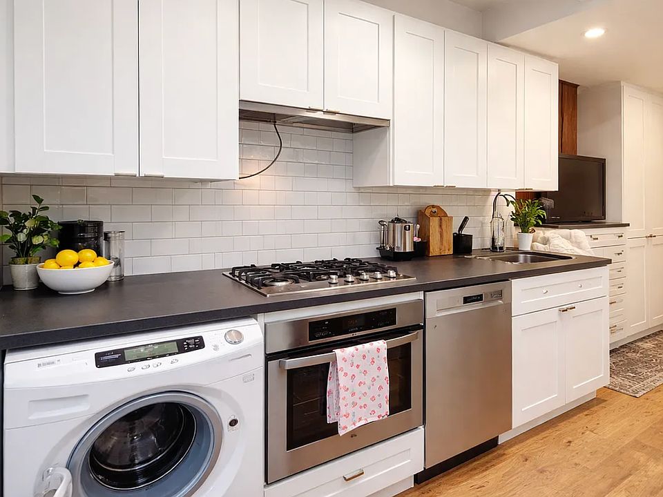 2nd image of 260 Elizabeth St APT 3
