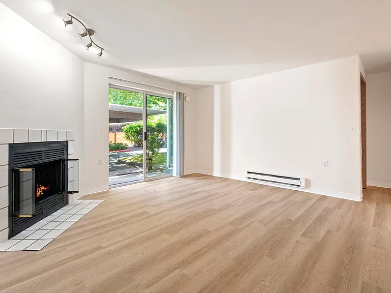 Glenbrook Apartments — Photo 18