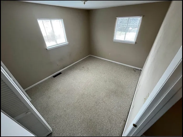 2200 Bainbridge Dr #RIGHT — Photo 3